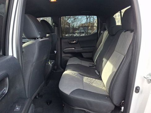 Used 2022 Toyota Tacoma TRD Sport image 9