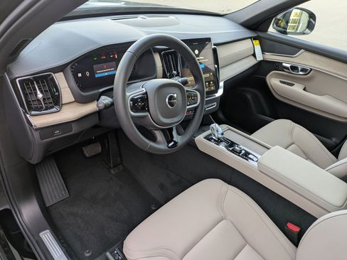 New 2026 Volvo XC90 B5 Core AWD/4WD image 12