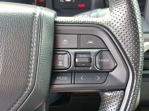 Used 2025 Toyota Tacoma SR5 AWD/4WD image 21