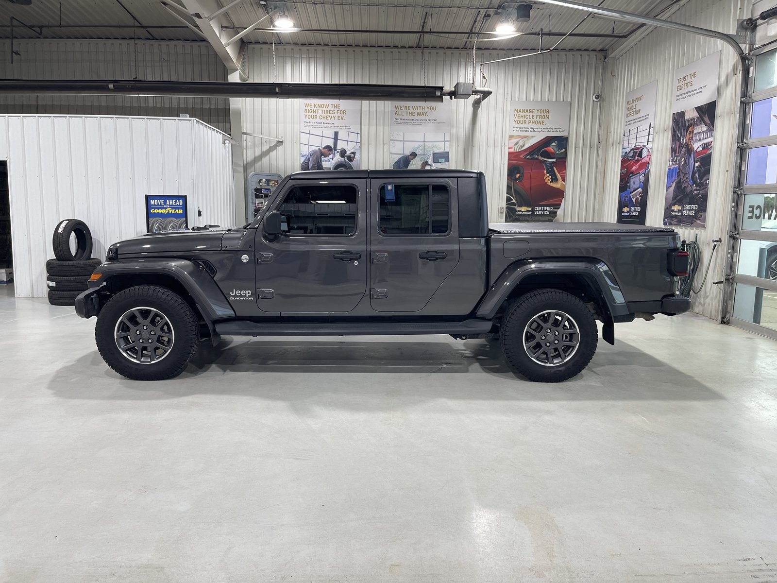 Used 2021 Jeep Gladiator Overland w/ Popular Equipment Package AWD/4WD image 5