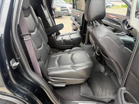 Used 2017 Cadillac Escalade Premium Luxury AWD/4WD image 20