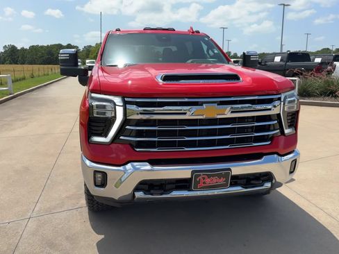 Used 2024 Chevrolet Silverado 2500 LTZ AWD/4WD image 2