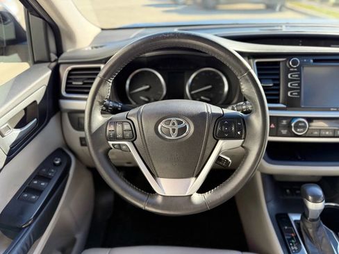 Used 2015 Toyota Highlander XLE image 18
