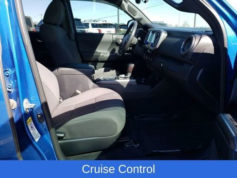 Used 2017 Toyota Tacoma TRD Sport w/ Premium & Technology Package image 17