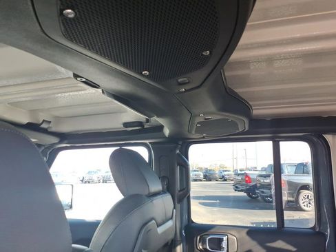 New 2026 Jeep Gladiator Sport AWD/4WD image 9