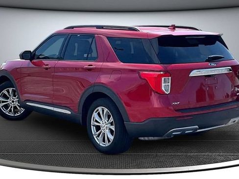 Used 2020 Ford Explorer XLT w/ Equipment Group 202A RWD image 4