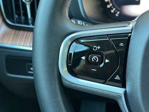 Certified 2023 Volvo XC60 T8 Plus w/ Protection Package Premier image 28