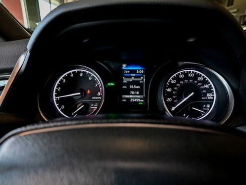 Used 2023 Toyota Camry SE w/ Cold Weather Package FWD image 28