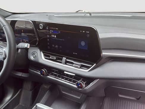 Used 2025 Chevrolet Equinox LT w/ Convenience Package II FWD image 6