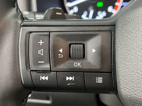 Used 2025 Nissan Rogue SV AWD/4WD image 49