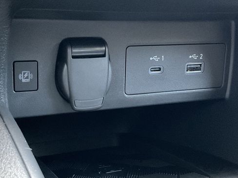 New 2025 Nissan Versa SR w/ Trunk Package image 30