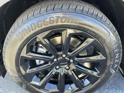 New 2025 Toyota Highlander Limited image 6