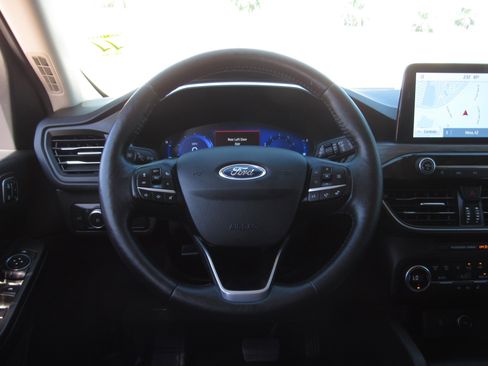Used 2020 Ford Escape Titanium AWD/4WD image 24