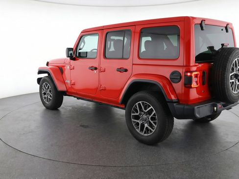Used 2025 Jeep Wrangler Unlimited Sahara AWD/4WD image 6