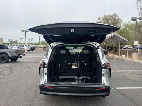 Certified 2023 Toyota Sienna LE FWD image 34
