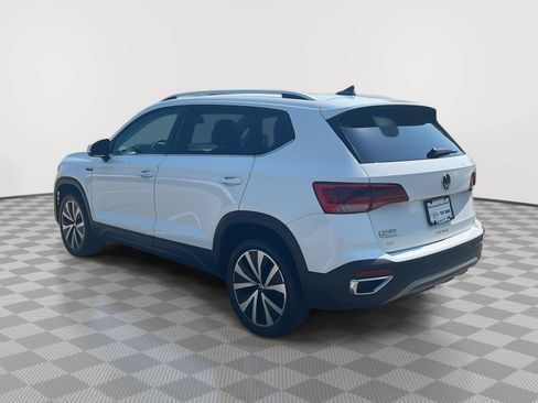 Certified 2022 Volkswagen Taos SE FWD image 7