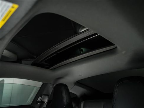 Certified 2024 Porsche 911 Carrera T RWD image 17