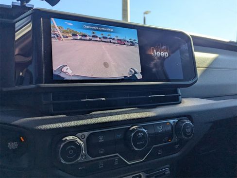 Used 2024 Jeep Gladiator Sport image 29