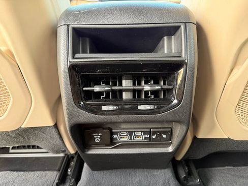 Used 2023 Jeep Grand Cherokee Limited AWD/4WD image 32