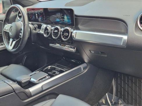 Used 2021 Mercedes-Benz GLB 250 4MATIC image 20