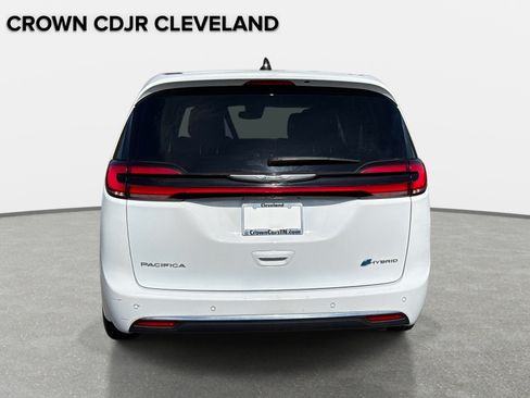 Used 2024 Chrysler Pacifica Limited FWD image 6
