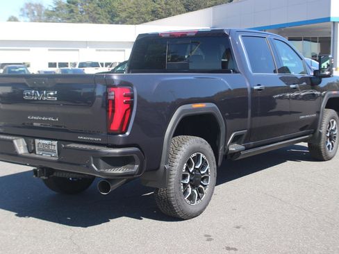 New 2025 GMC Sierra 3500 Denali Ultimate image 7