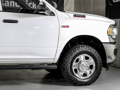 Used 2022 RAM 2500 Tradesman w/ Chrome Appearance Group AWD/4WD image 7
