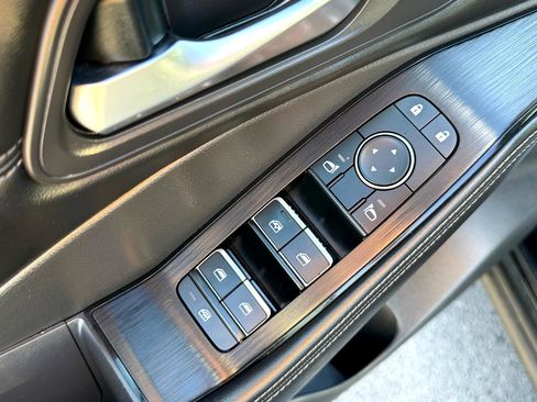 Used 2022 Nissan Rogue SL w/ SL Premium Package image 9