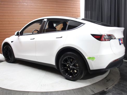 Used 2023 Tesla Model Y Long Range image 8