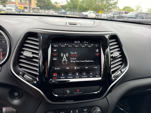 Used 2019 Jeep Cherokee Limited AWD/4WD image 23