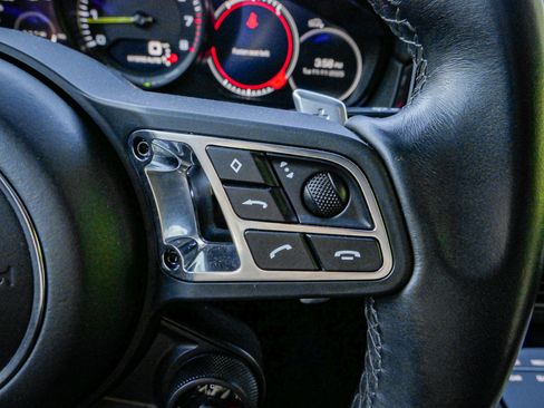 Used 2021 Porsche Cayenne Turbo S image 20