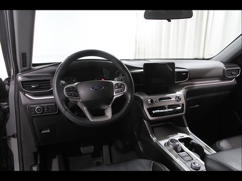 Used 2023 Ford Explorer XLT w/ Equipment Group 202A AWD/4WD image 7