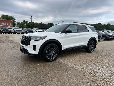 Used 2025 Ford Explorer ST-Line w/ Premium Package AWD/4WD image 4