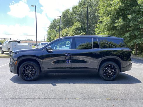 Used 2026 Chevrolet Traverse LT w/ Midnight/Sport Edition FWD image 6