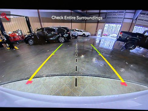 Used 2024 Jeep Wagoneer L Series II w/ Flexible Seating Group RWD image 30