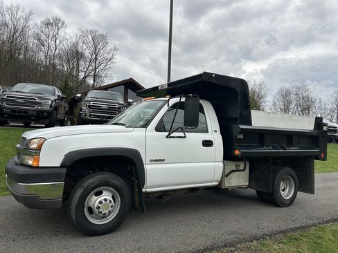 Used 2004 Chevrolet Silverado 3500 2WD Regular Cab image 3