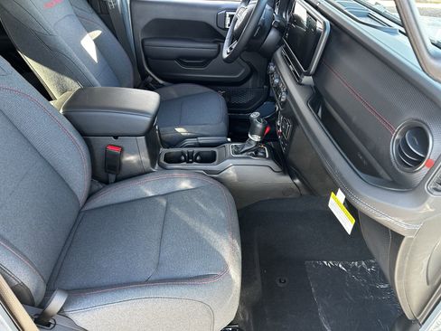 New 2025 Jeep Gladiator Rubicon w/ Convenience Group image 8