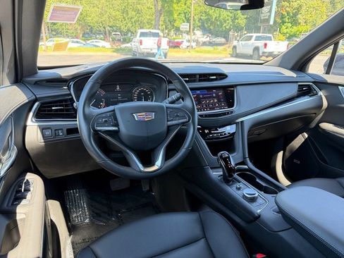 Used 2025 Cadillac XT6 Luxury AWD/4WD image 39