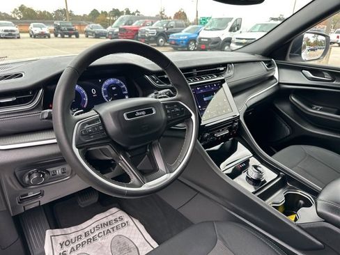 Certified 2024 Jeep Grand Cherokee L Laredo image 12