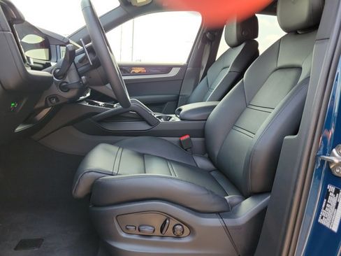 Certified 2025 Porsche Cayenne S AWD/4WD image 23