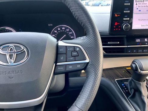 Used 2024 Toyota Sienna Limited AWD/4WD image 25