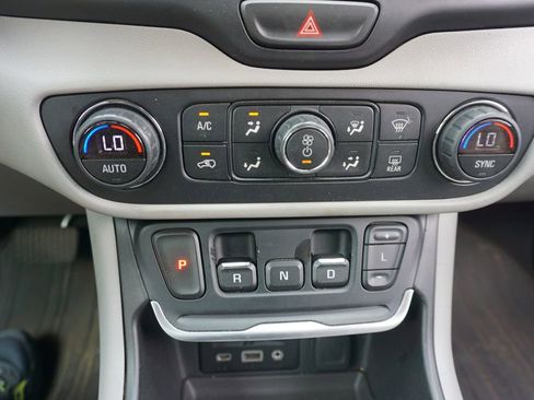 Used 2018 GMC Terrain SLT w/ Preferred Package image 12