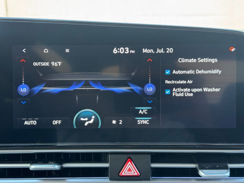 Used 2024 Hyundai Elantra SEL FWD image 25