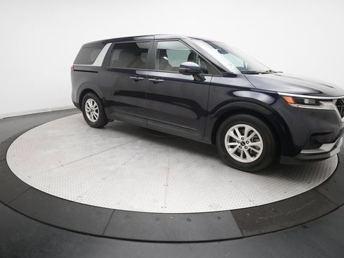 Certified 2024 Kia Carnival LX image 13
