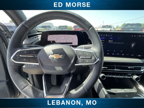 Used 2025 Chevrolet Traverse LT FWD image 11