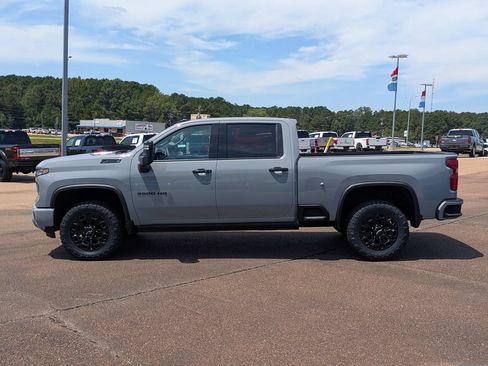 Used 2024 Chevrolet Silverado 3500 LTZ w/ LTZ Plus Package AWD/4WD image 2