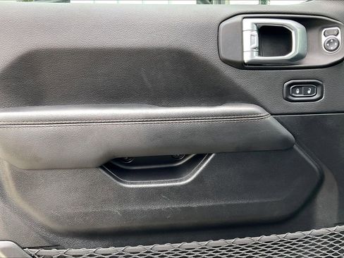 Used 2021 Jeep Wrangler Unlimited Rubicon w/ Trailer Tow Package image 15