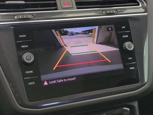 Used 2023 Volkswagen Tiguan SE w/ Panoramic Sunroof Package FWD image 13
