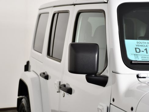 Used 2024 Jeep Wrangler Unlimited Sahara AWD/4WD image 14