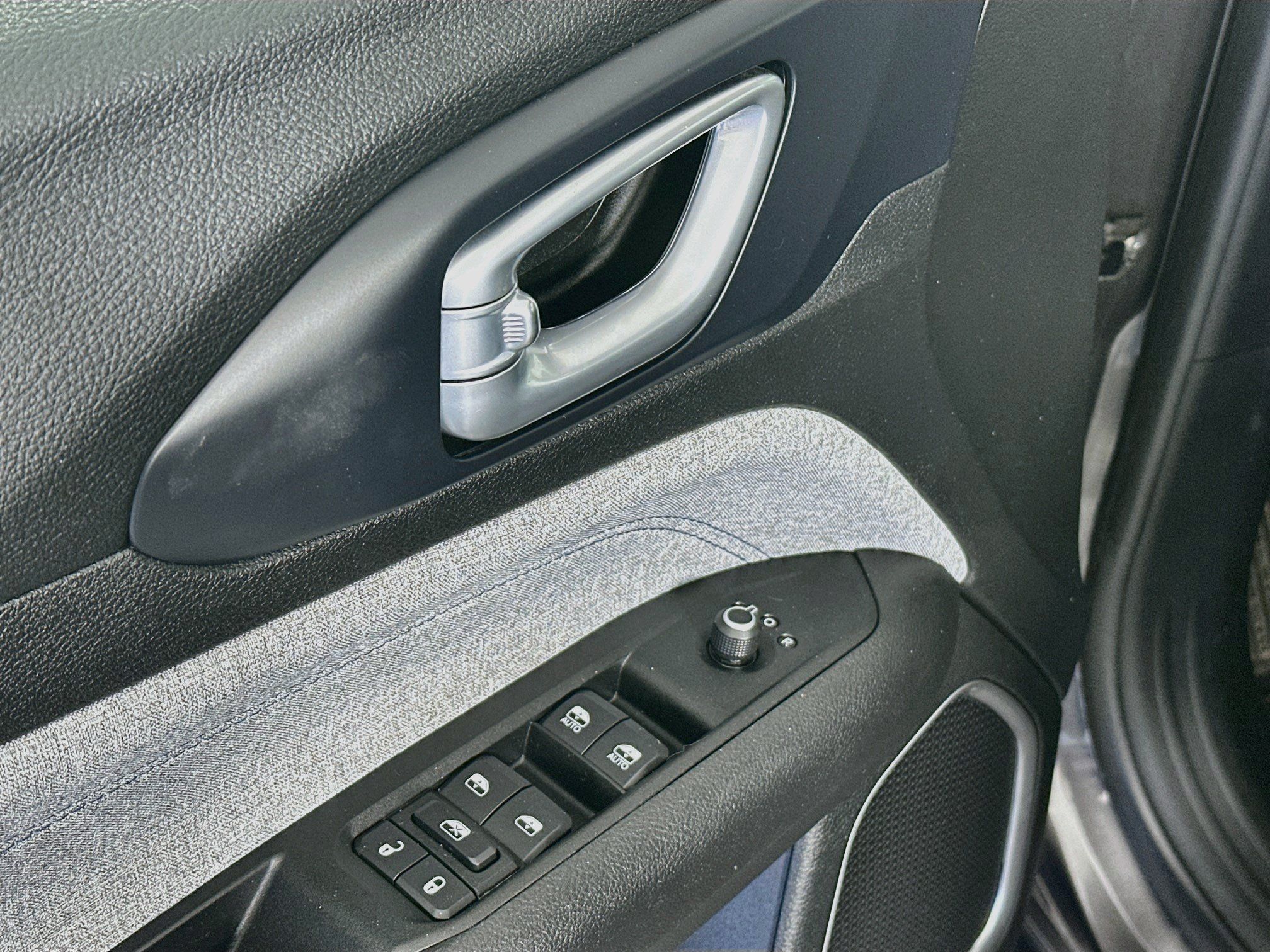 Used 2022 Jeep Compass Latitude FWD image 15